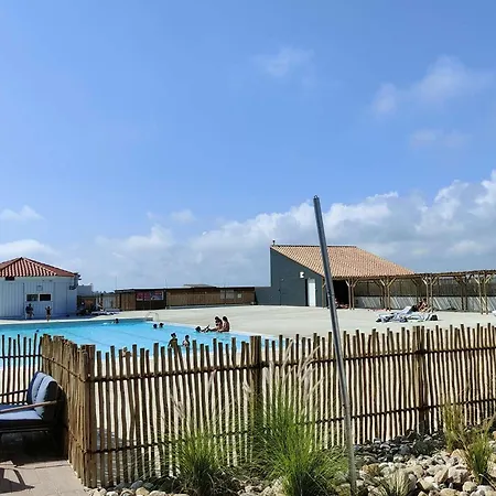 Apartment T2 Avec Terrasse, Piscine, Parking - - Fr-1-195-46 Le Barcares